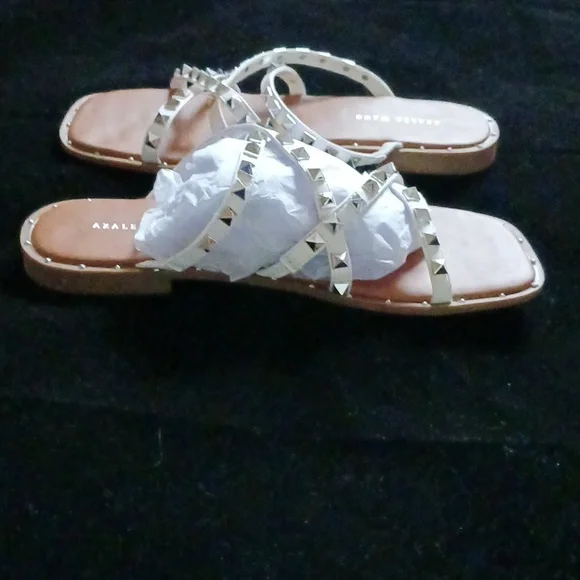 Callie Lives: Azalea Wang White Studded Sandals sz 8 - Picture 3 of 6